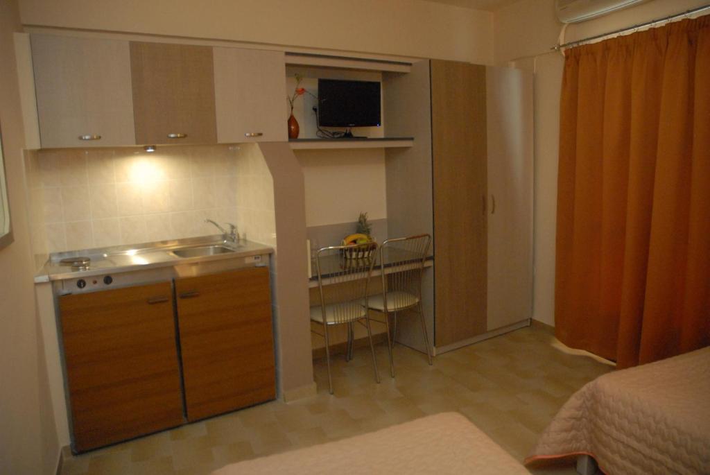 Takis Hotel Apartments Ialysos (Rhodes) Exterior foto