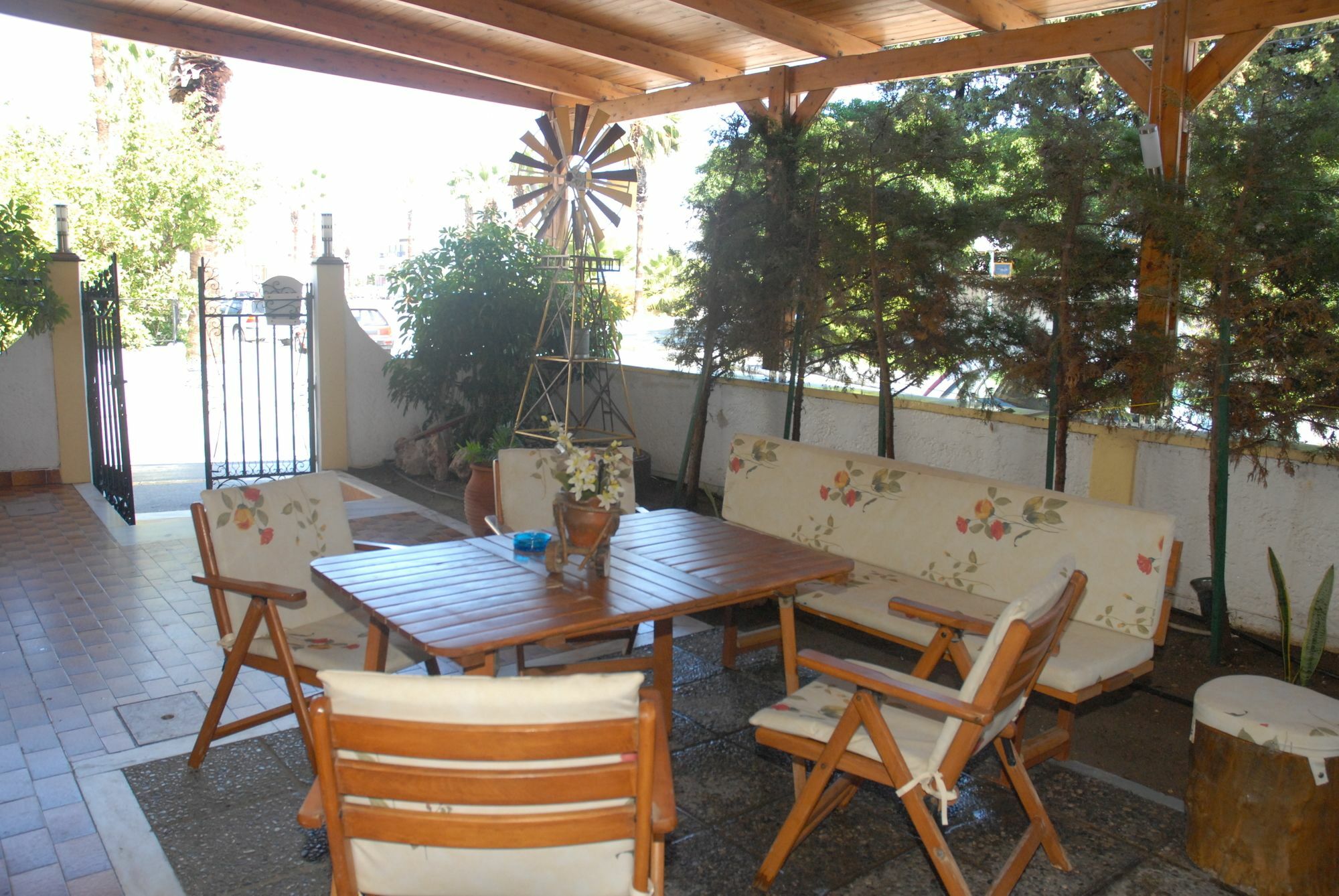Takis Hotel Apartments Ialysos (Rhodes) Exterior foto